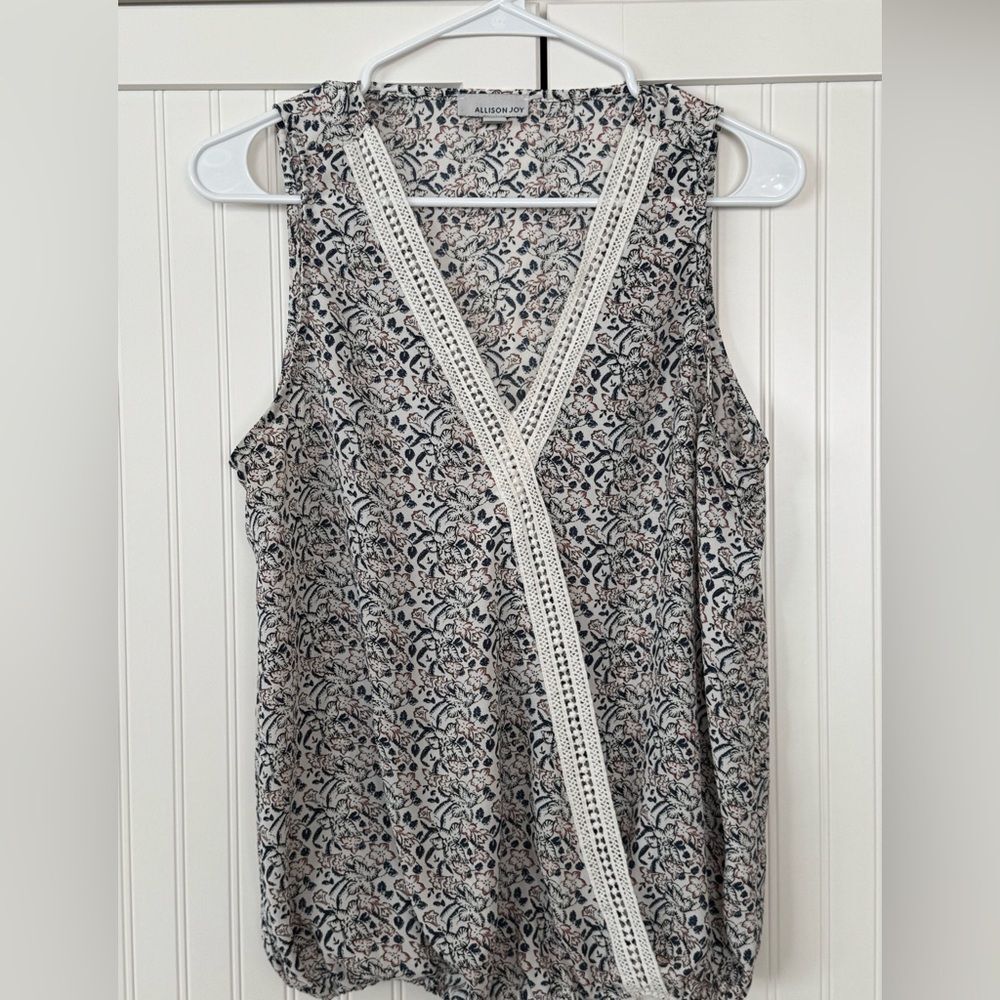 Allison Joy Black and Cream Patterned Sleeveless Blouse - Size Medium